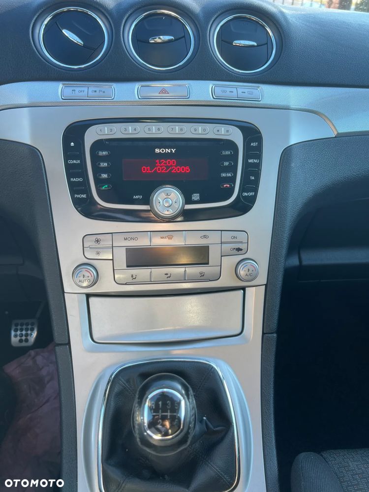 Ford S-Max - 13