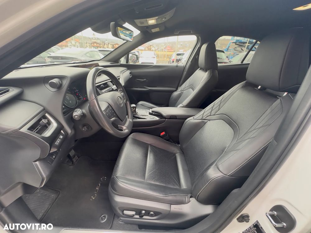 Lexus UX 250h (E-FOUR) Executive Line - 11