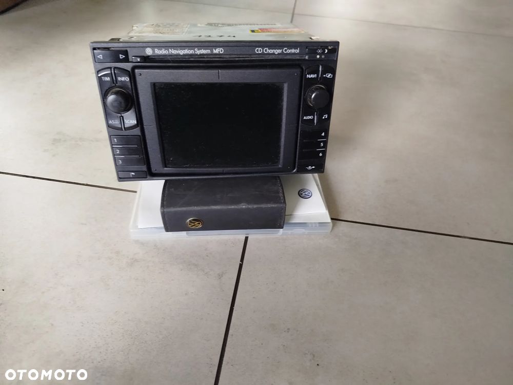 VW Passat B5 FL radio nawigacja 2 DIN z kodem - 1