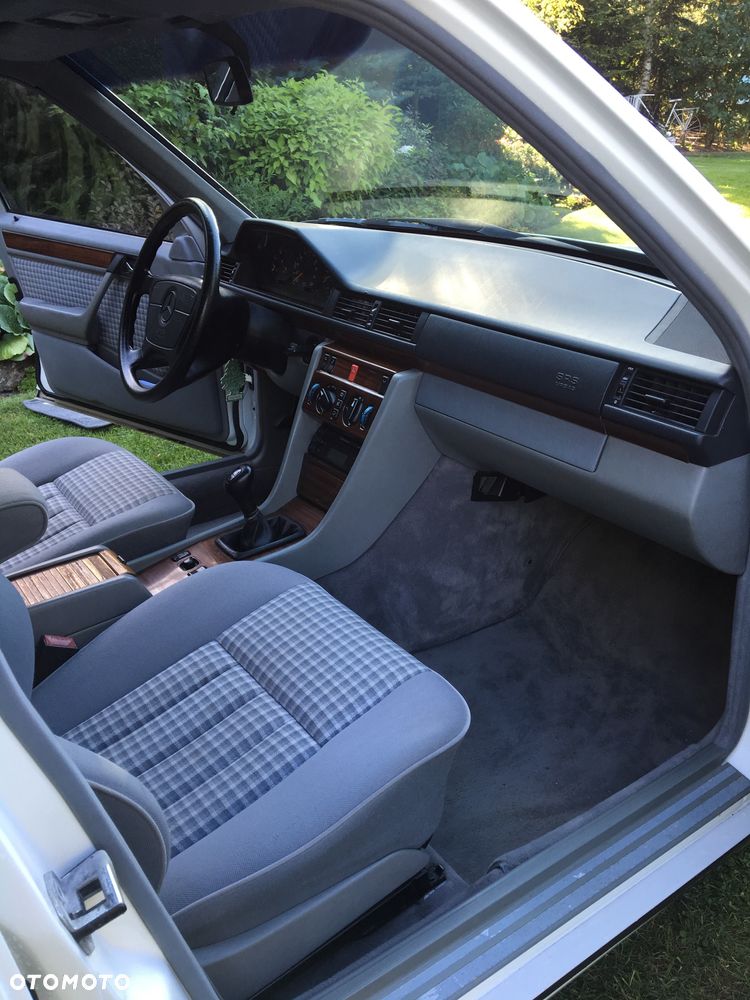 Mercedes-Benz W124 (1984-1993) - 12