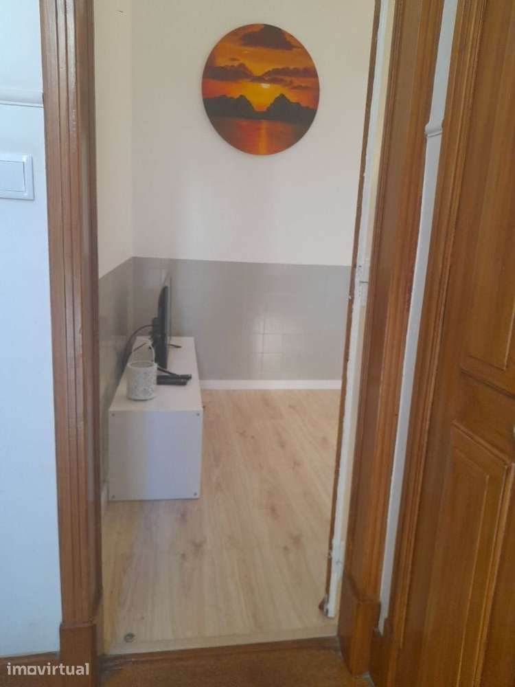 T1 remodelado e totalmente equipado e mobilado. Pronto a habitar - Grande imagem: 2/13