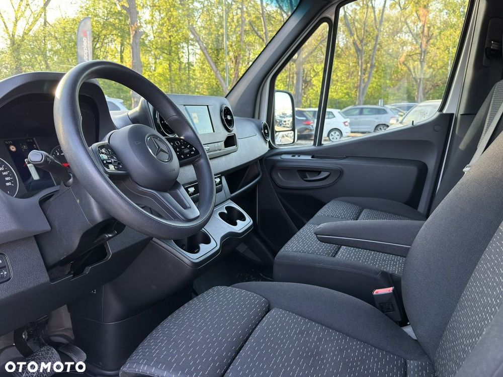 Mercedes-Benz Sprinter - 10