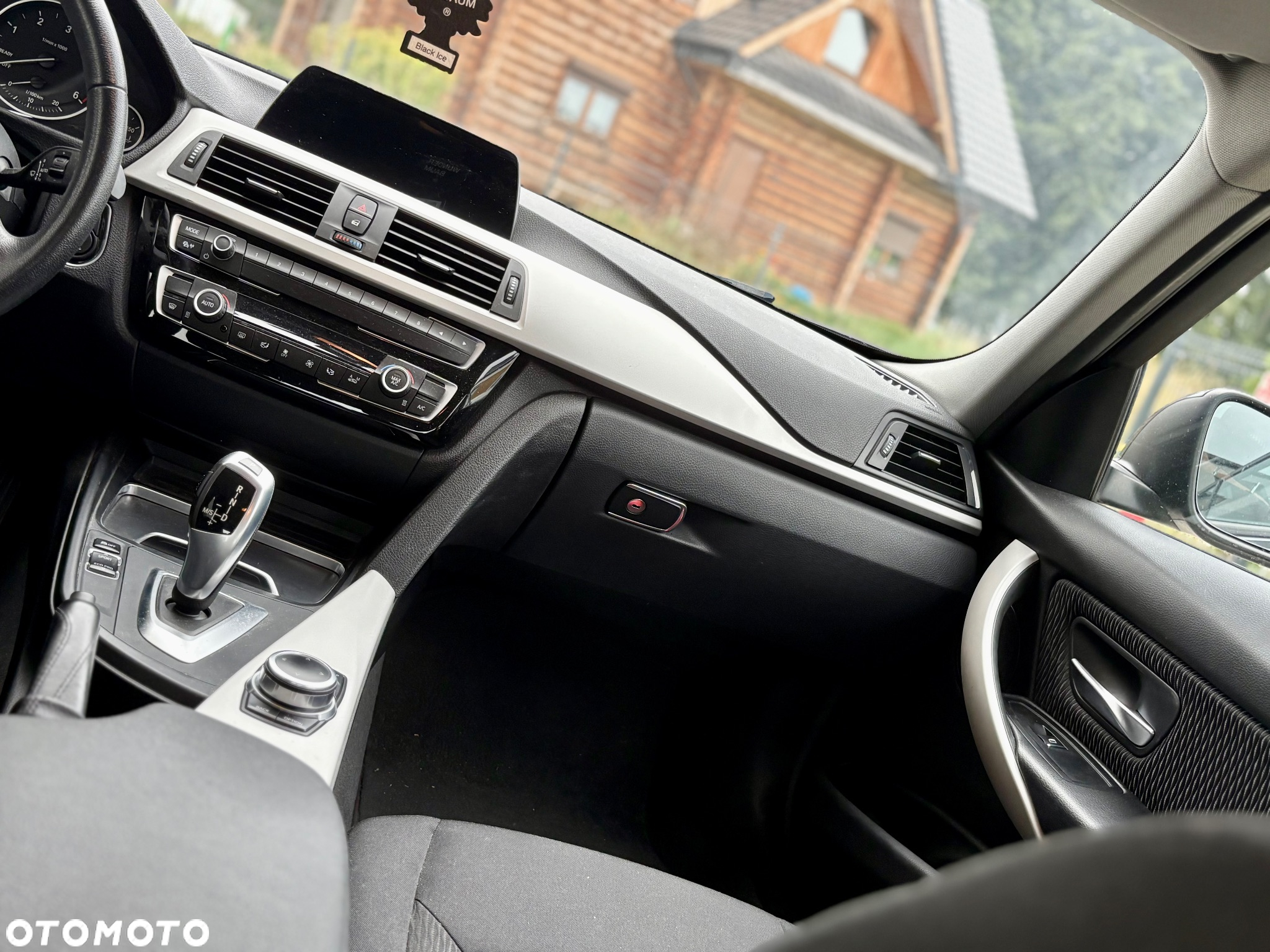 BMW Seria 3 318d - 14