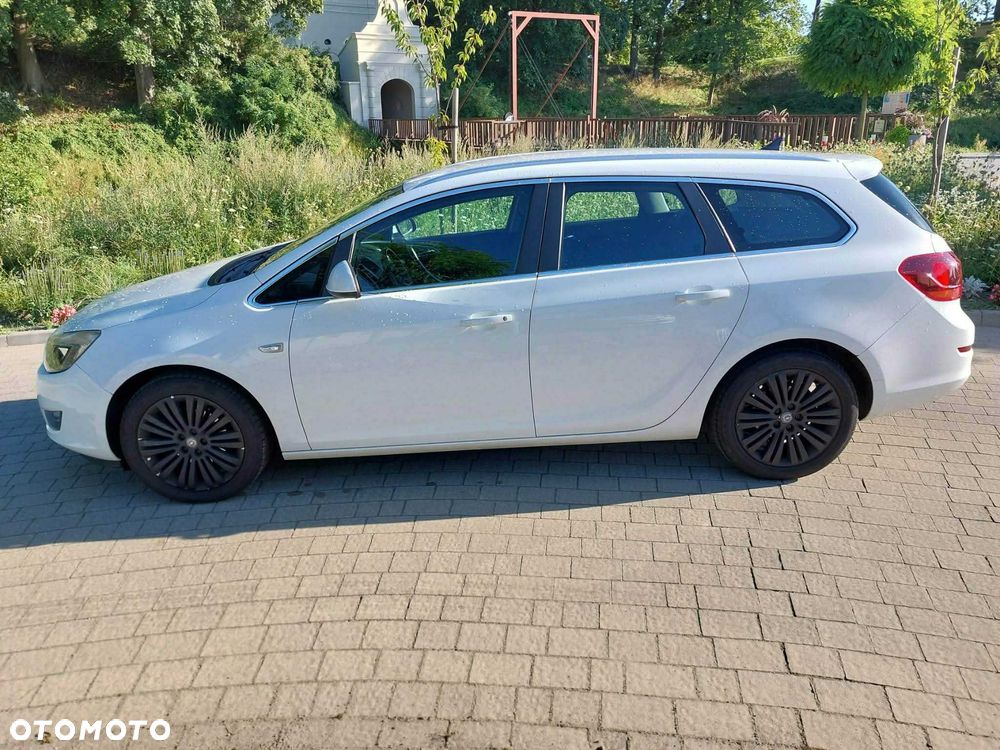 Opel Astra 2011 photo 3