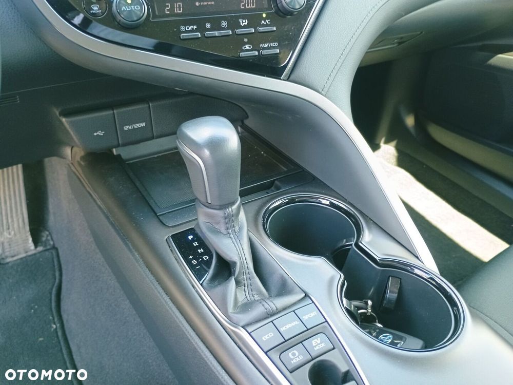 Toyota Camry 2.5 Hybrid Comfort CVT - 23