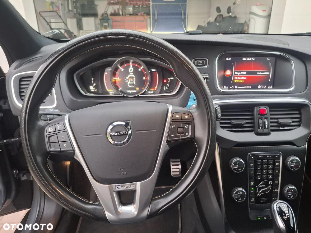 Volvo V40 D2 Drive-E R-Design Momentum - 8