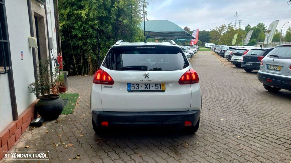 Peugeot 2008 1.2 PureTech Signature - 4