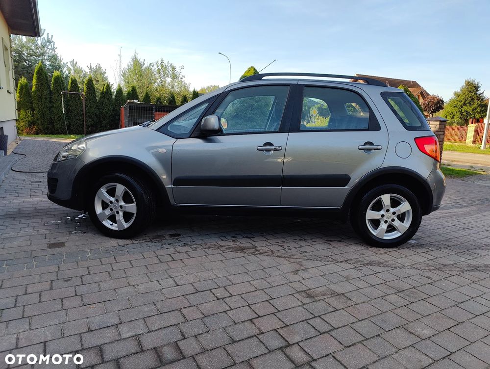 Suzuki SX4 Classic 1.6 VVT 4x4 Comfort - 24