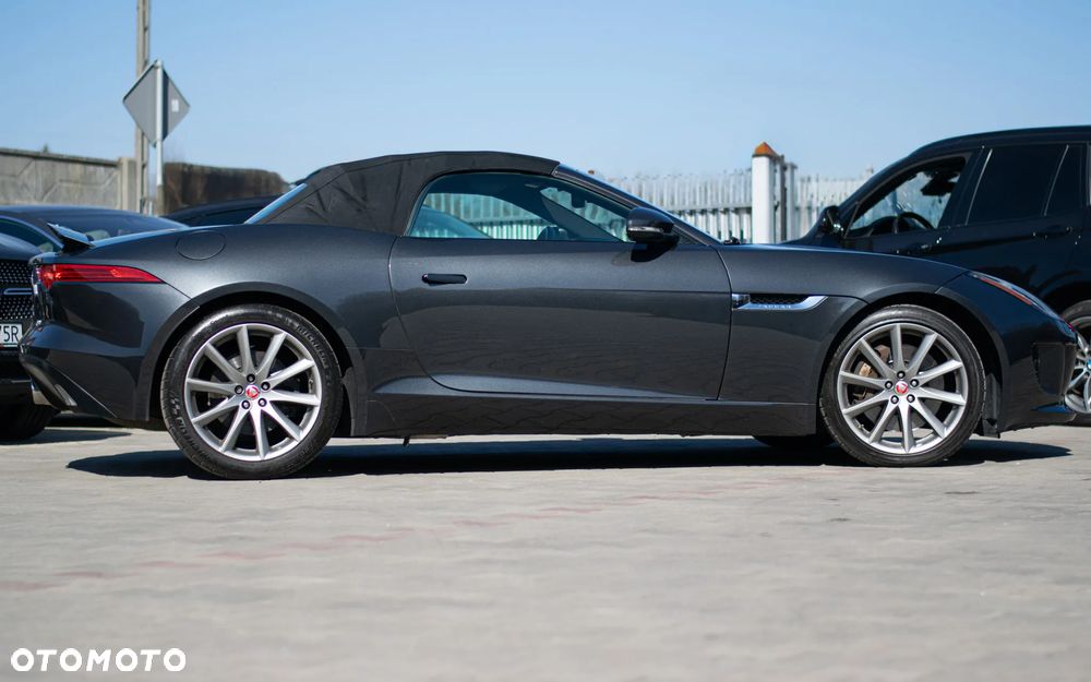 Jaguar F-Type R-Dynamic - 36