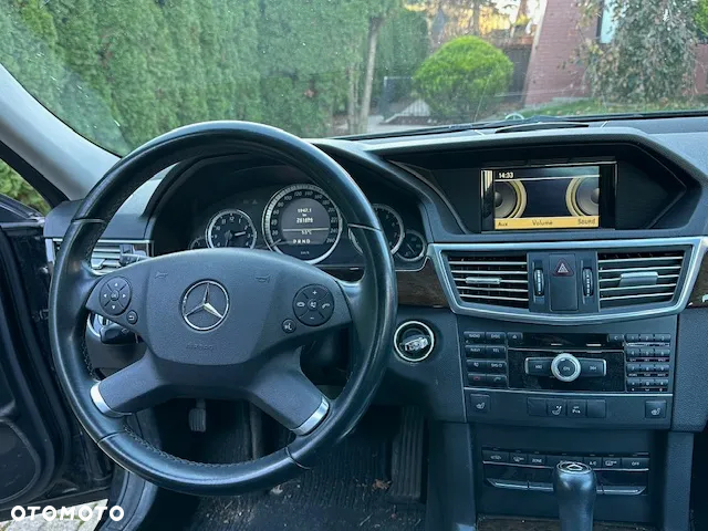 Mercedes-Benz Klasa E 200 CGI BlueEFFICIENCY Automatik - 9