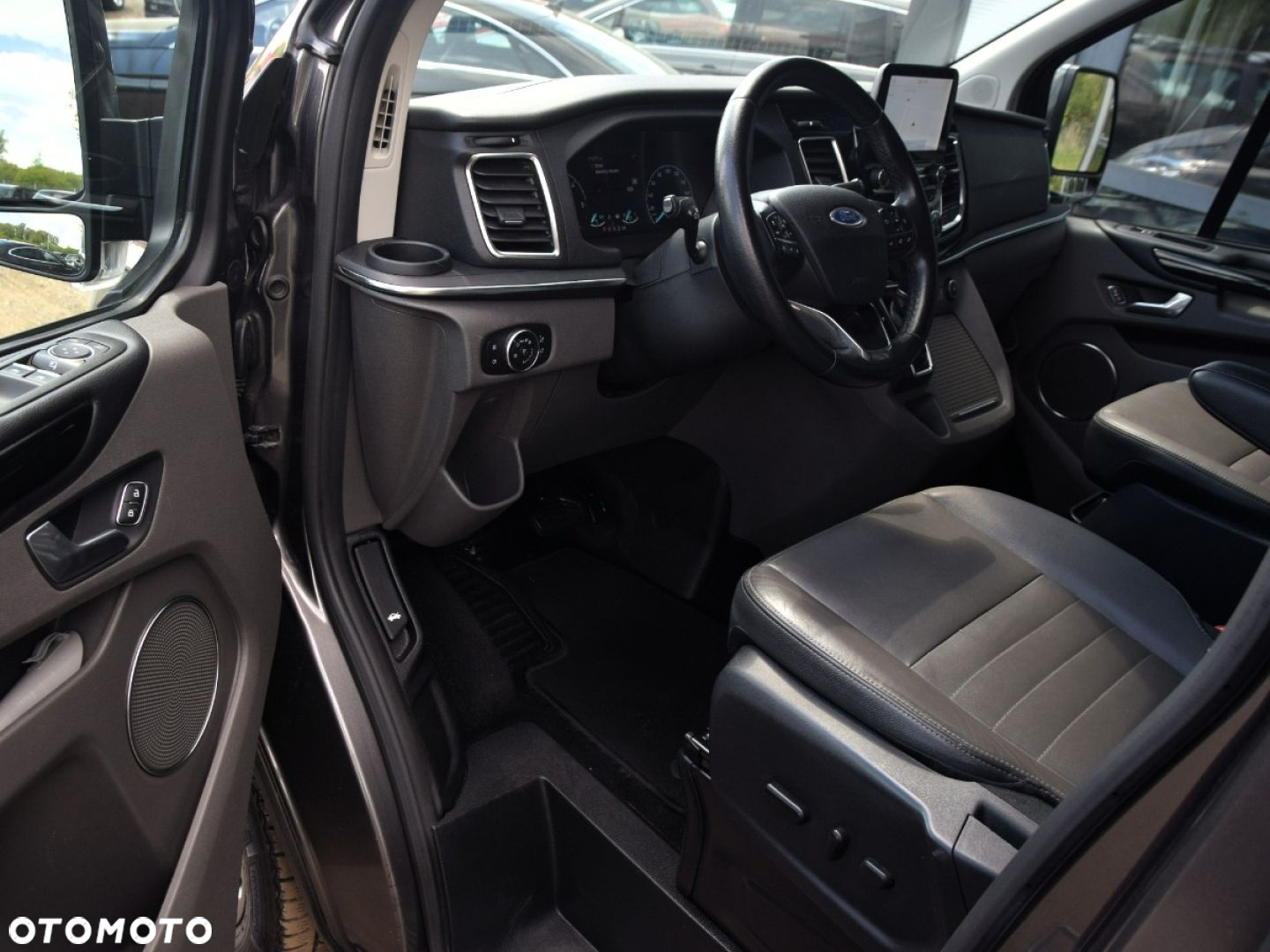 Ford Tourneo Custom - 16