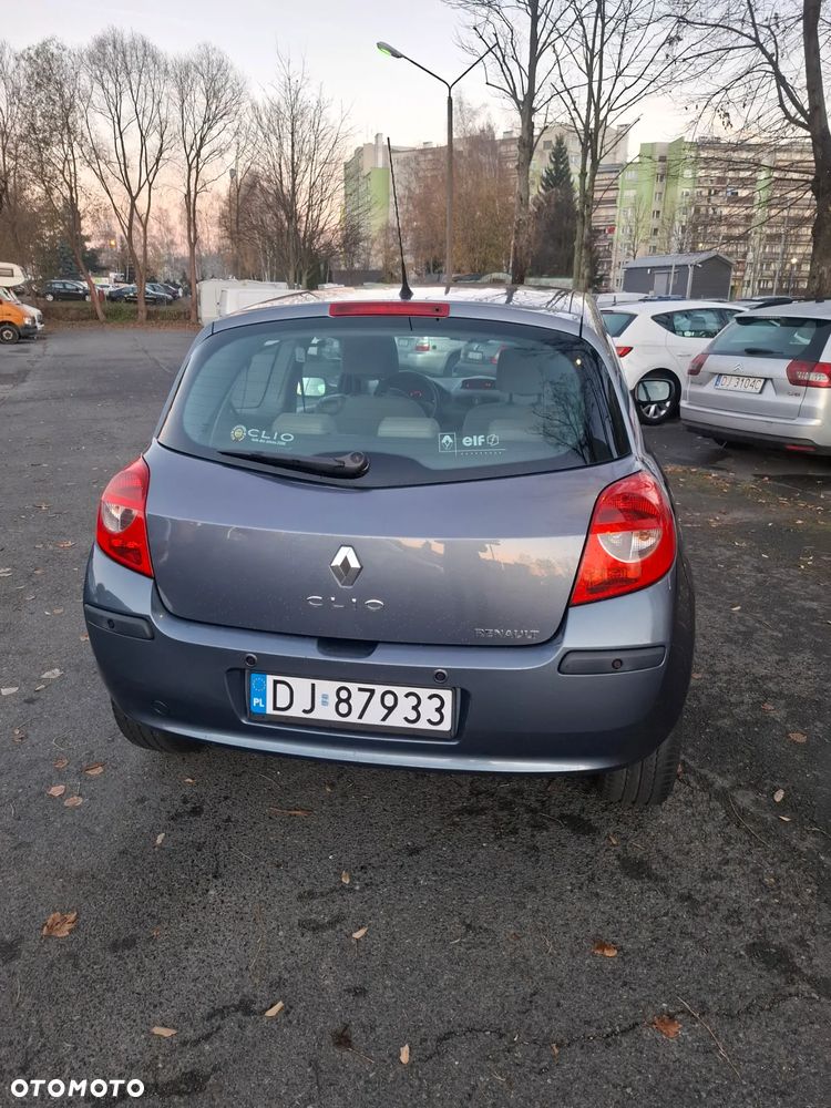 Renault Clio 1.6 16V Expression - 8