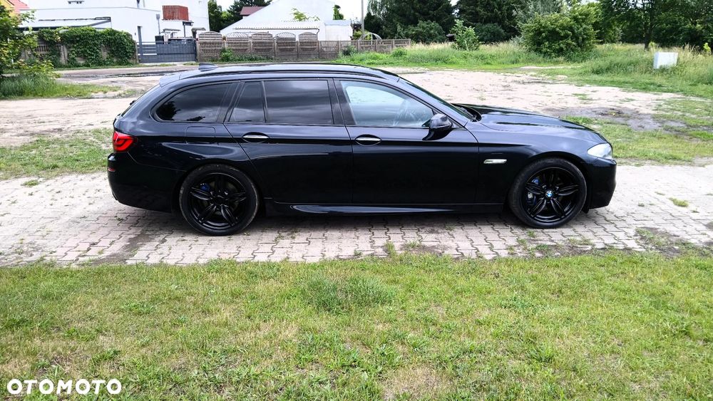 BMW Seria 5 528i Sport-Aut - 32