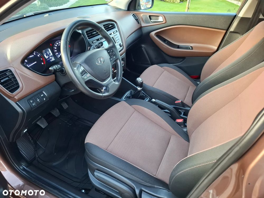Hyundai i20 1.2 YES Gold - 36