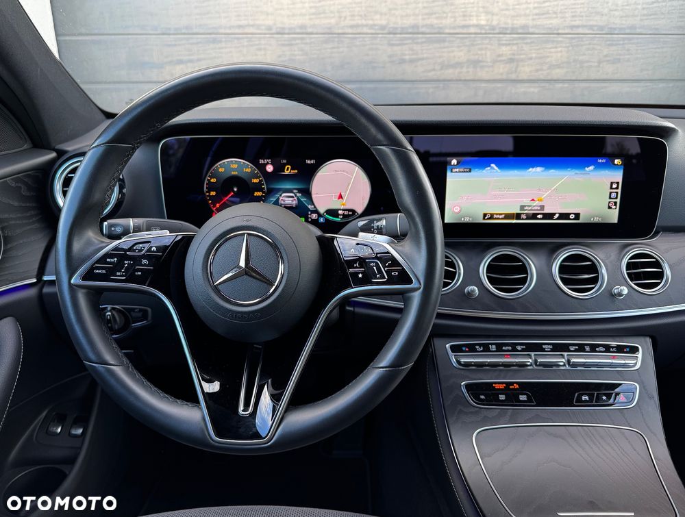Mercedes-Benz Klasa E 300 Business Edition - 14
