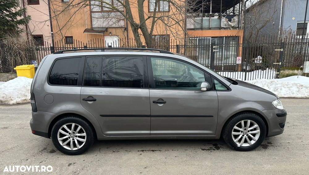 Volkswagen Touran - 12