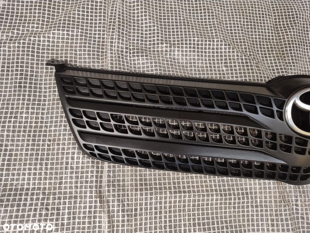 Toyota Corolla Verso 1 I e12  01-04 grill atrapa kratka przód gril - 2