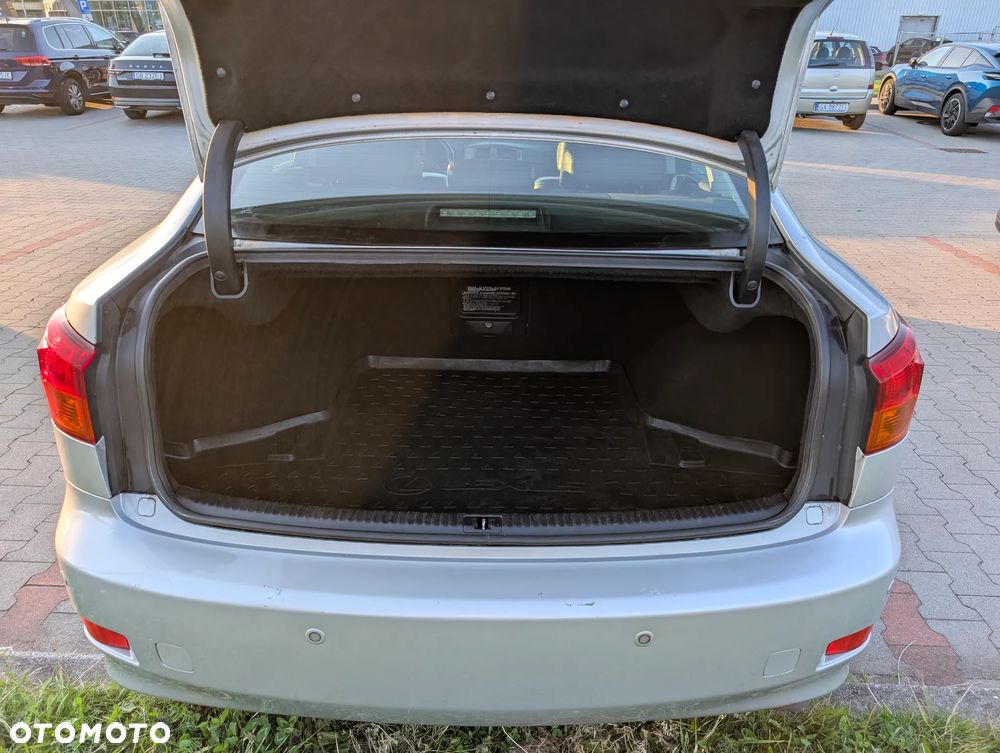 Lexus IS 220 D Prestige - 12