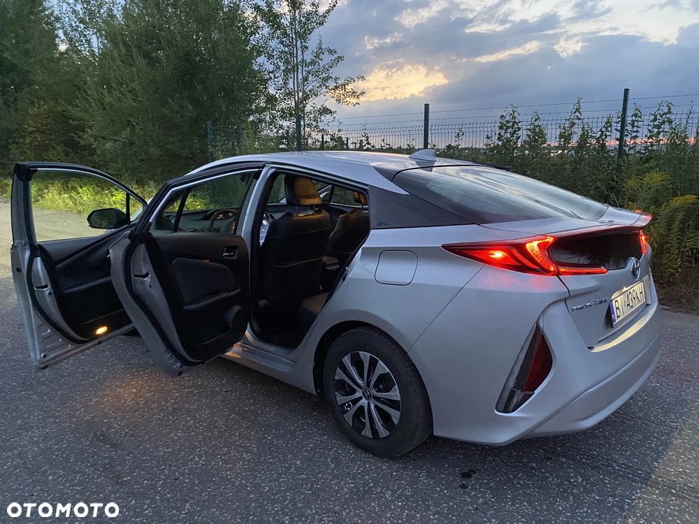 Toyota Prius Hybrid - 16