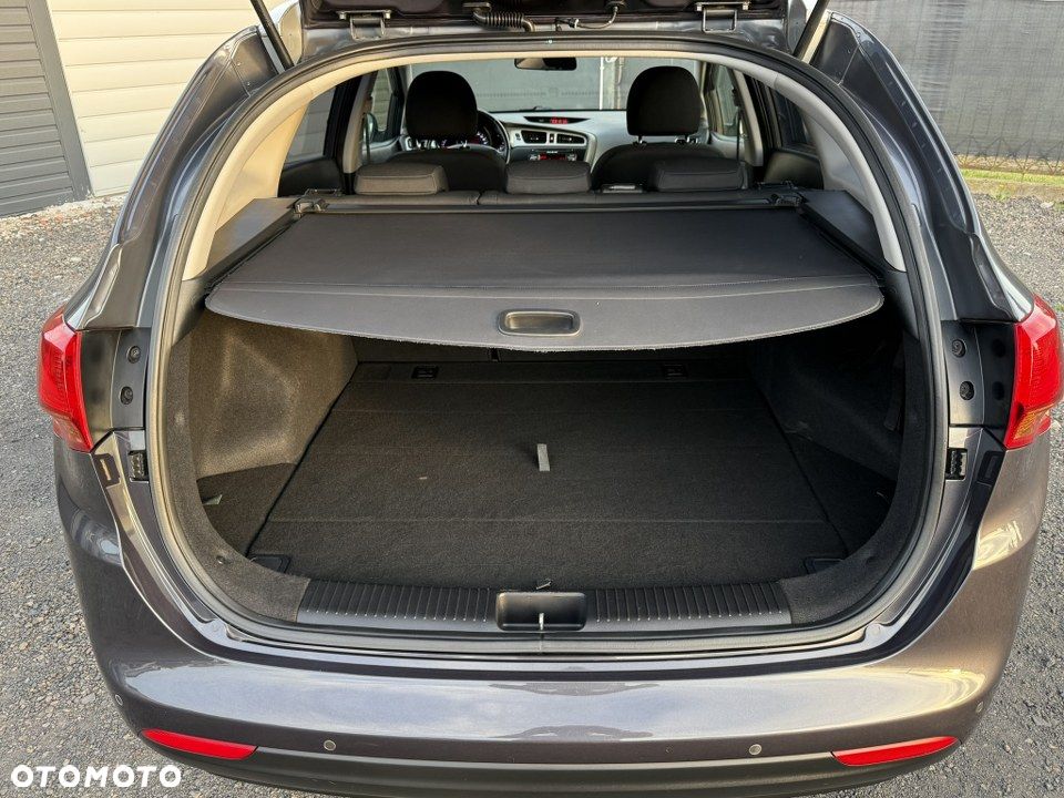 Kia Ceed 1.6 GDI Dream Team Edition - 37