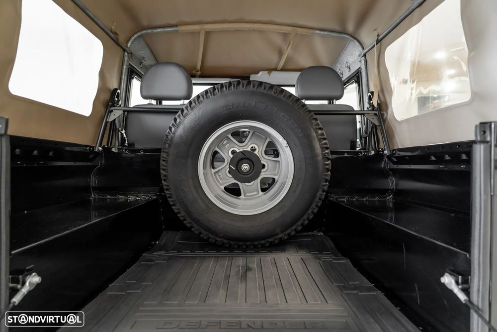 Land Rover Defender 90 SW 2.4 CRD S - 24