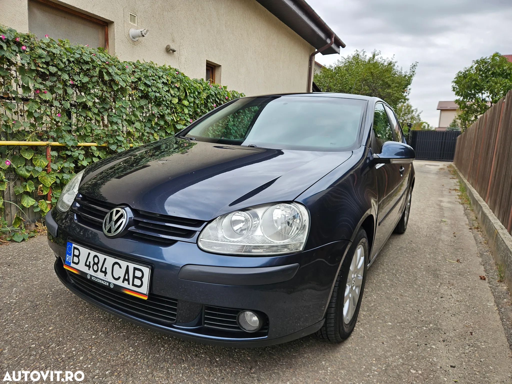 Volkswagen Golf - 1