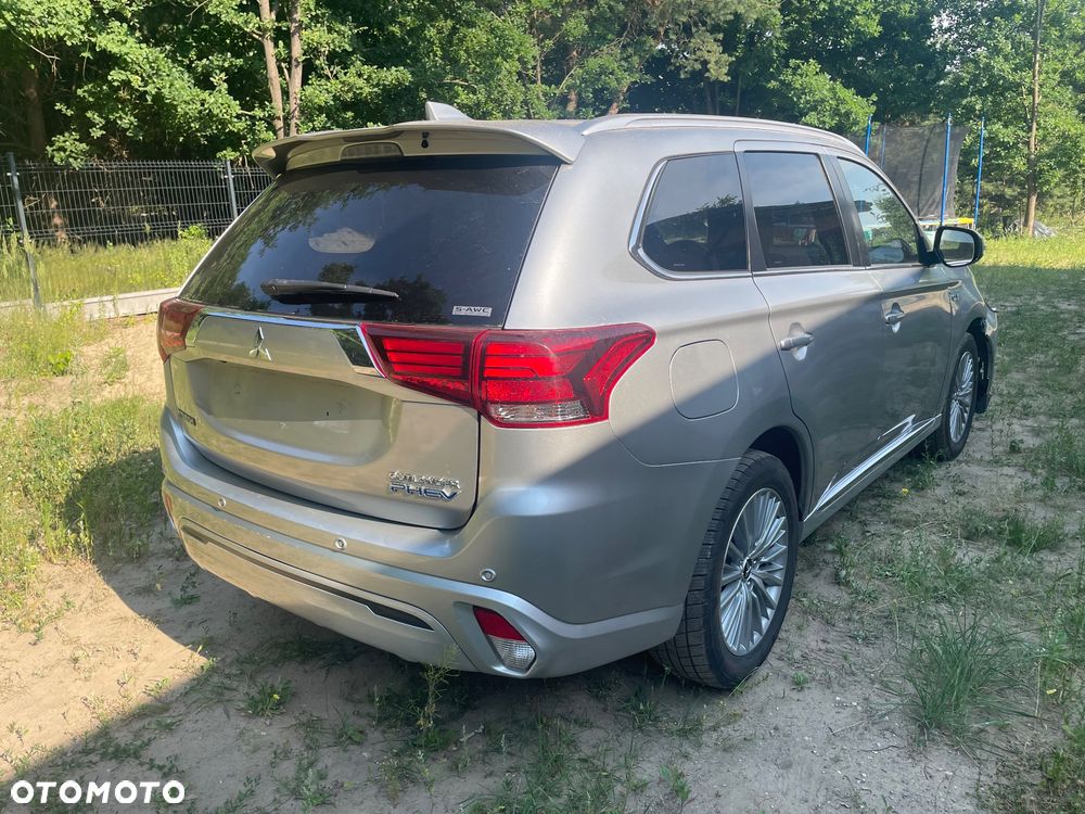 Mitsubishi Outlander - 14