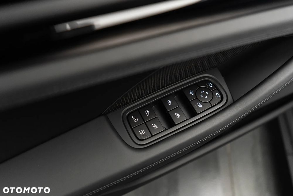 Porsche Panamera 4 E-Hybrid PHEV - 23