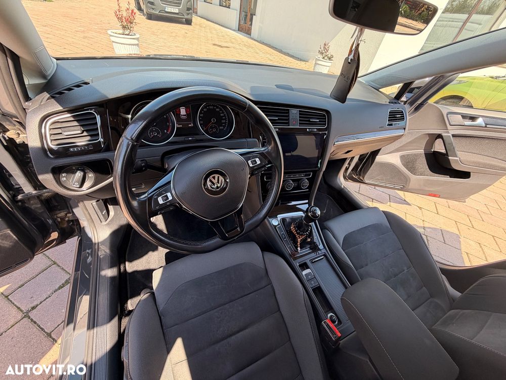 Volkswagen Golf - 18