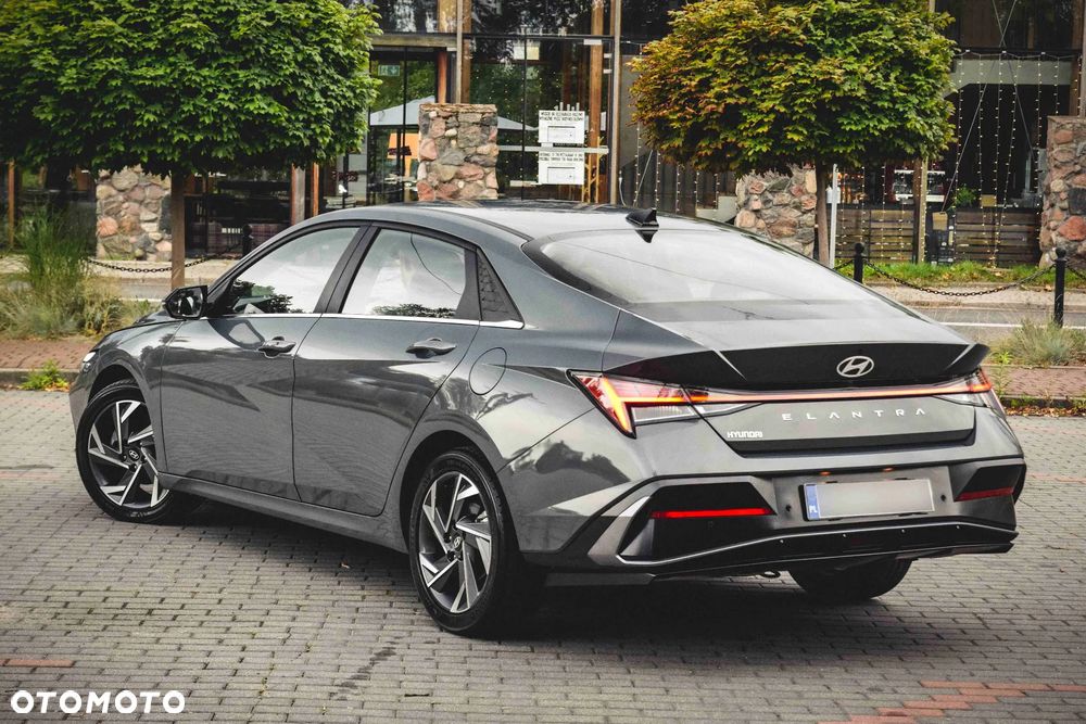 Hyundai Elantra 1.6 Executive - 4