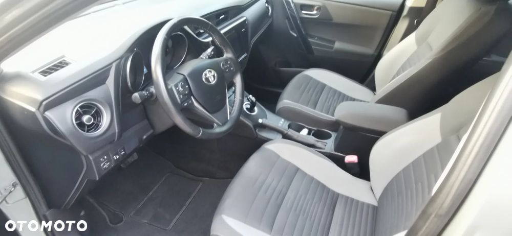 Toyota Auris - 14