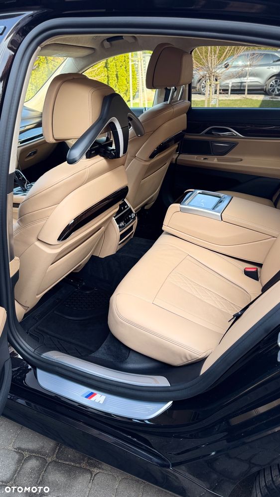 BMW Seria 7 750i xDrive - 13