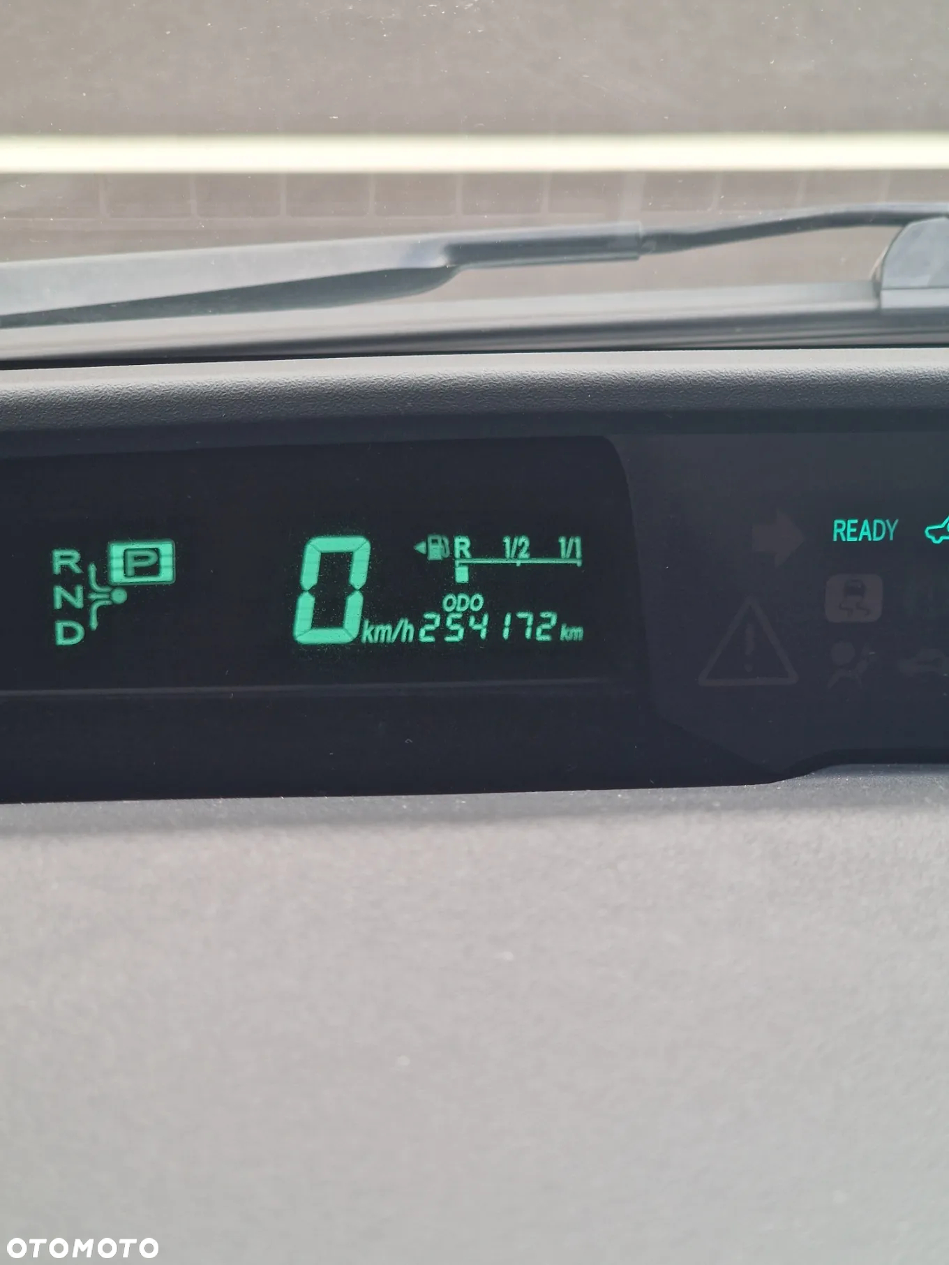 Toyota Prius (Hybrid) Executive - 12