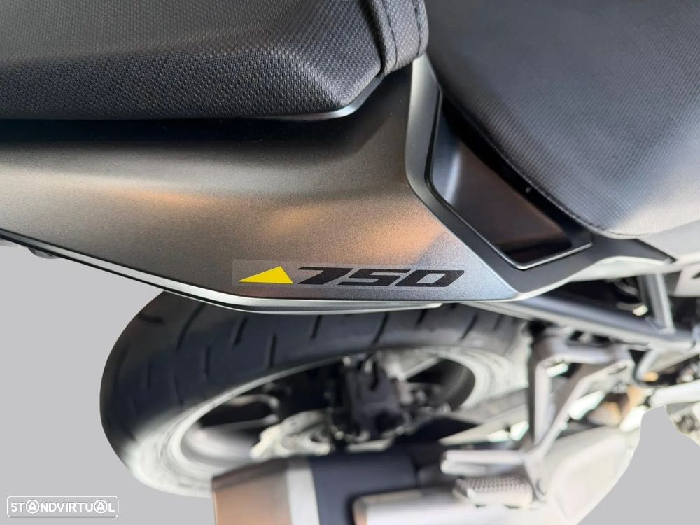 Honda Hornet 750 - 16