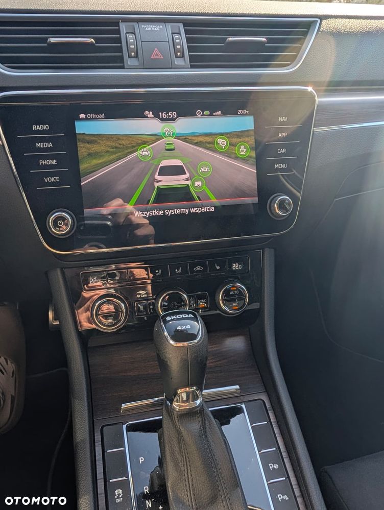 Skoda Superb 2.0 TDI SCR 4x4 Scout DSG - 18