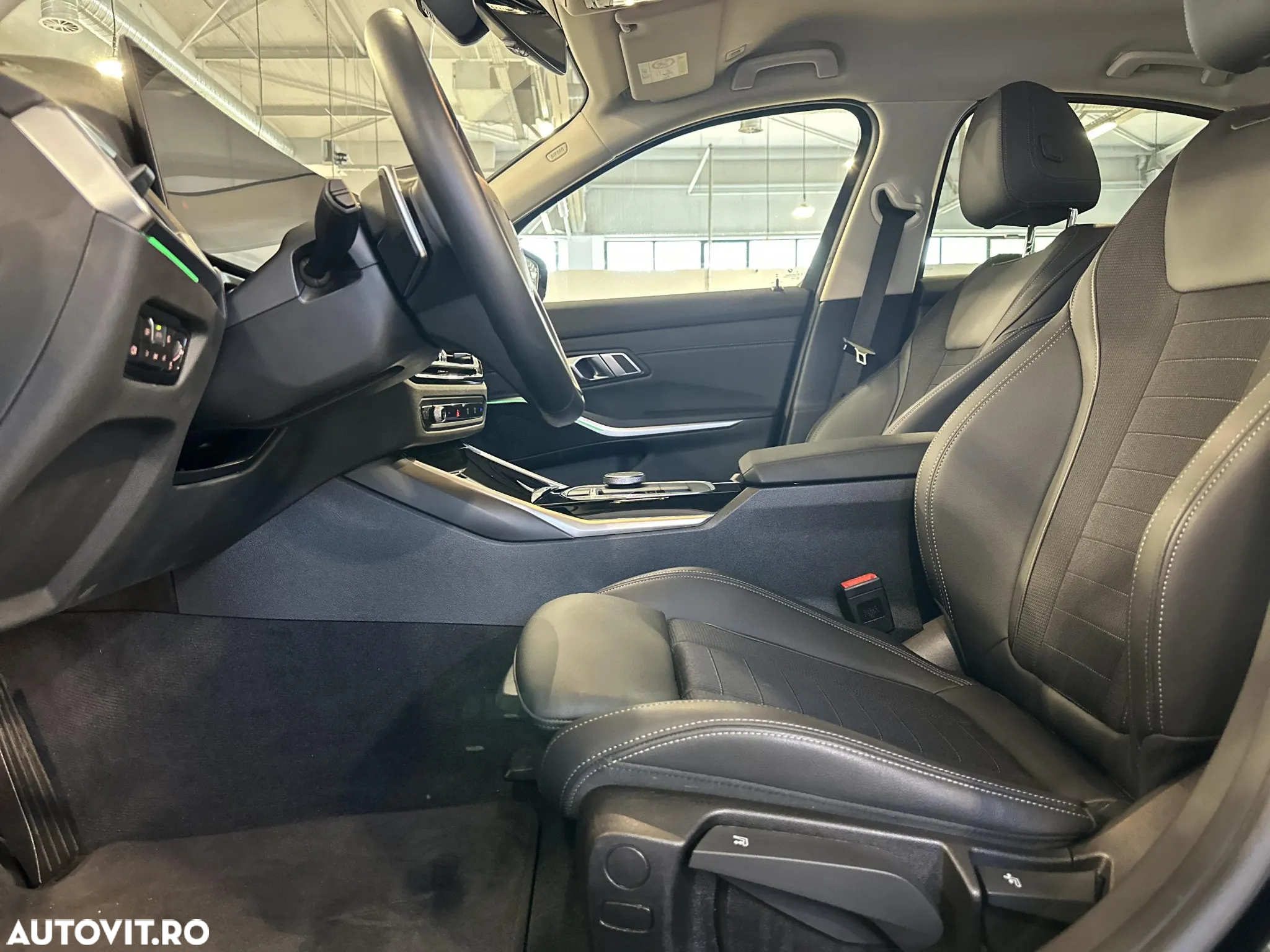 BMW Seria 3 320i xDrive Aut. - 24