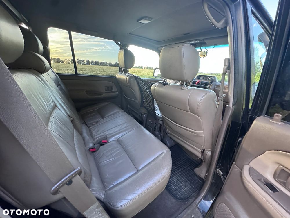 Toyota Land Cruiser - 22