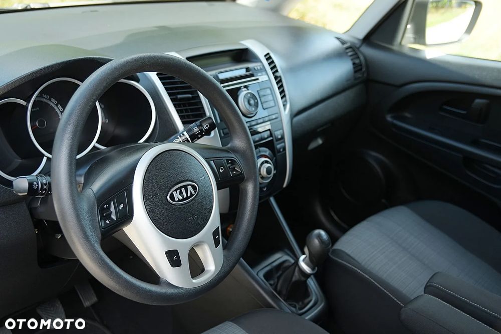 Kia Venga - 25