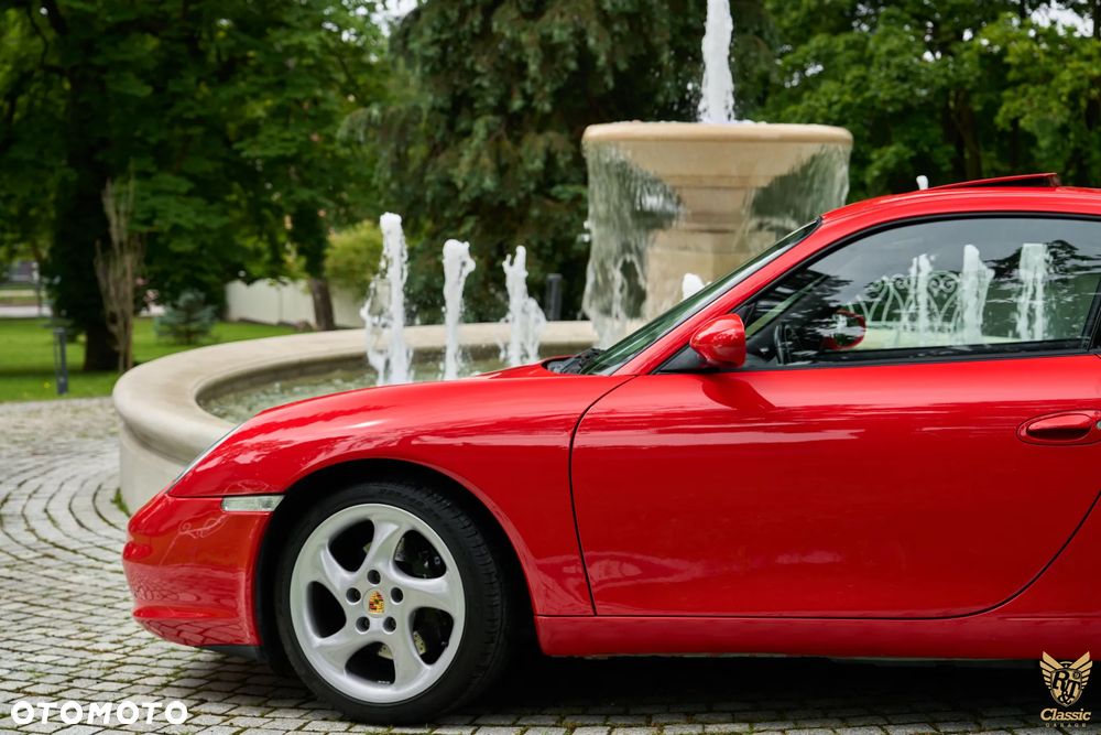 Porsche 911 Carrera - 11