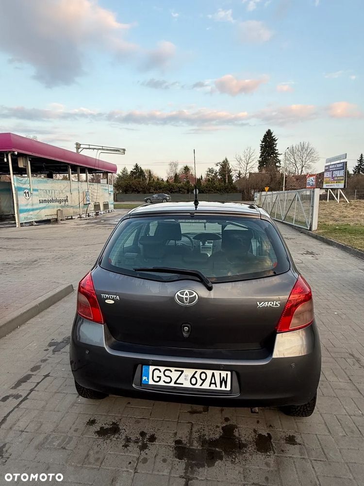 Toyota Yaris 1.3 Terra - 8