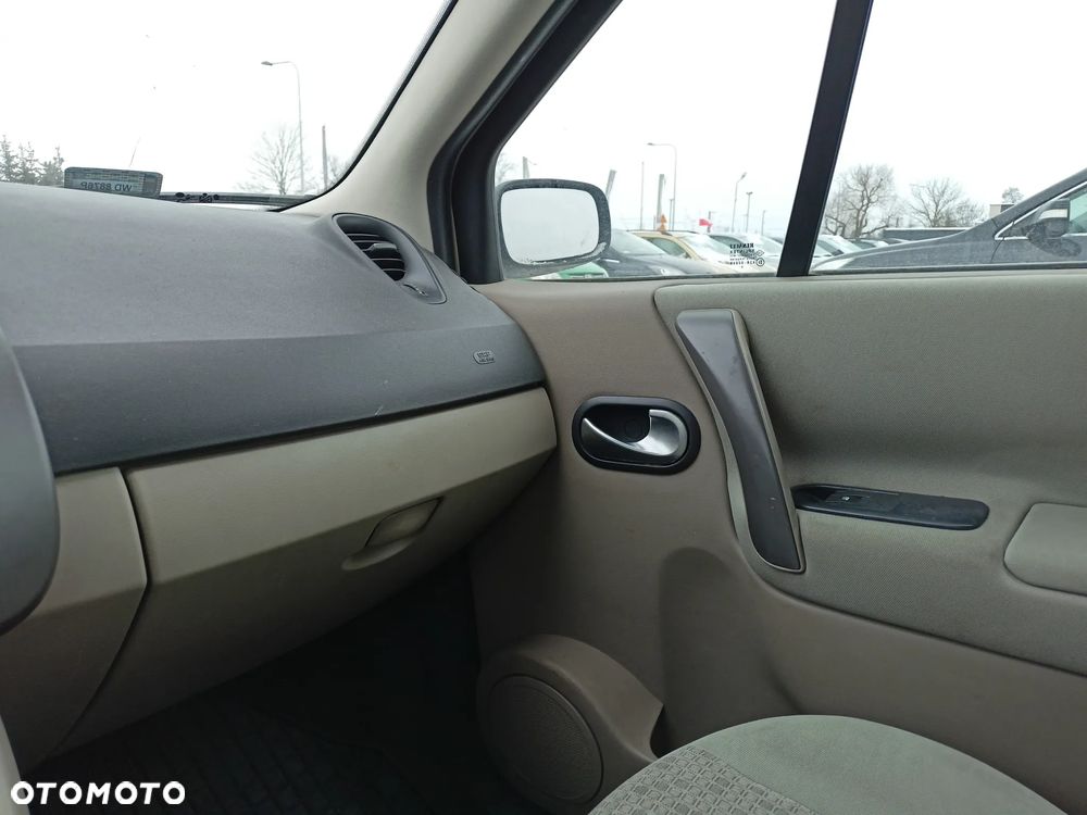 Renault Grand Scenic - 13