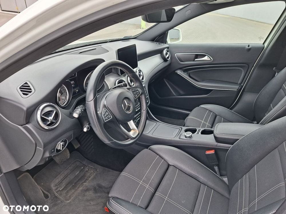 Mercedes-Benz GLA 250 4-Matic - 10