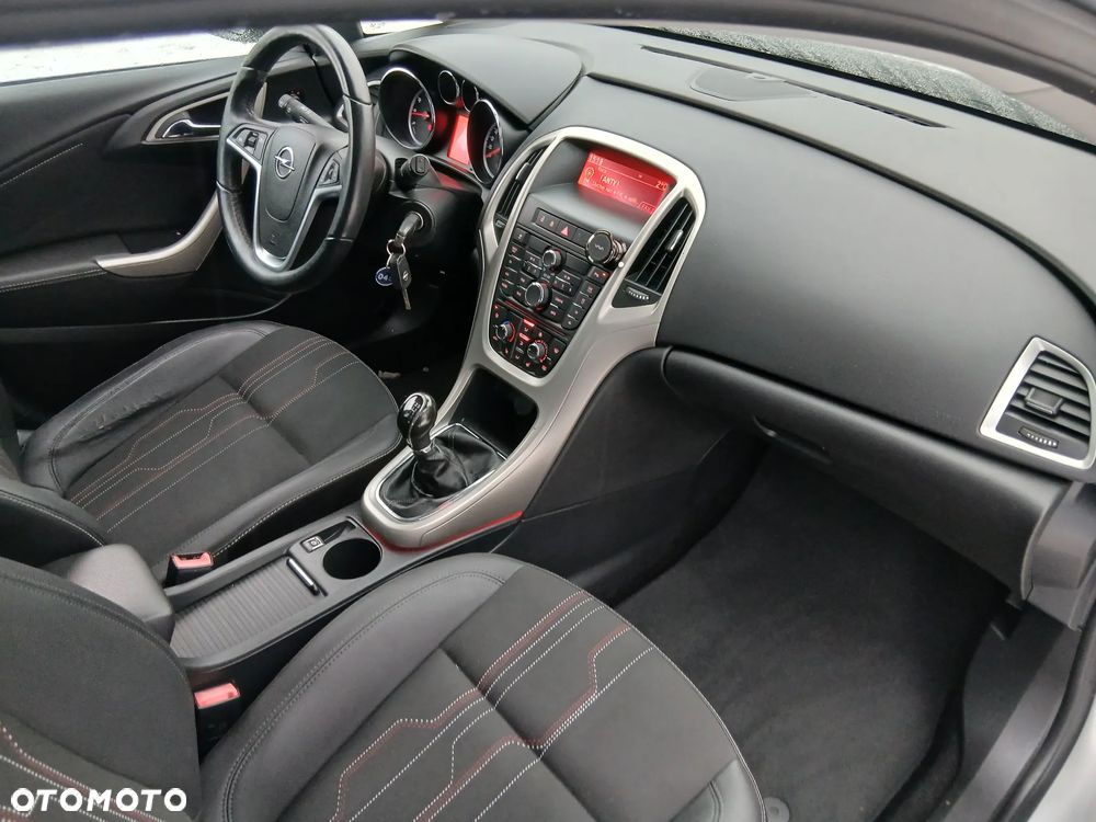 Opel Astra 1.4 Turbo 150 Jahre - 29