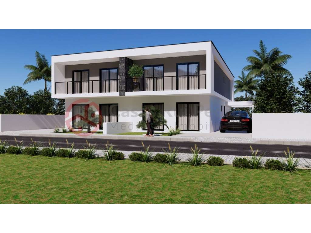 Moradia Geminada T4 com Piscina