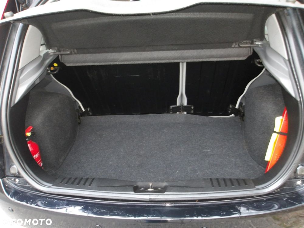 Ford Fiesta 1.4 Ghia - 31