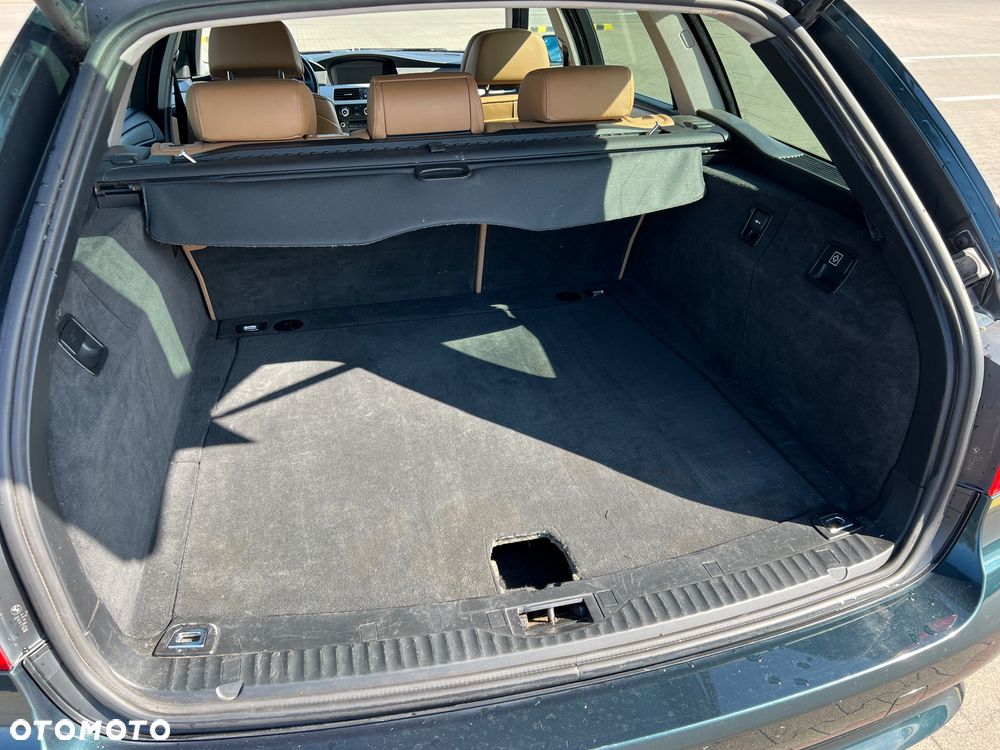 BMW Seria 5 525i xDrive Touring - 37