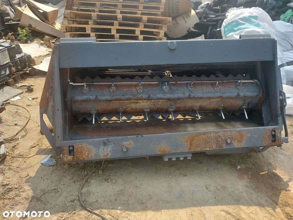 PODAJNIK POCHYŁY GARDZIEL KOMBAJN FENDT 6335C 15r