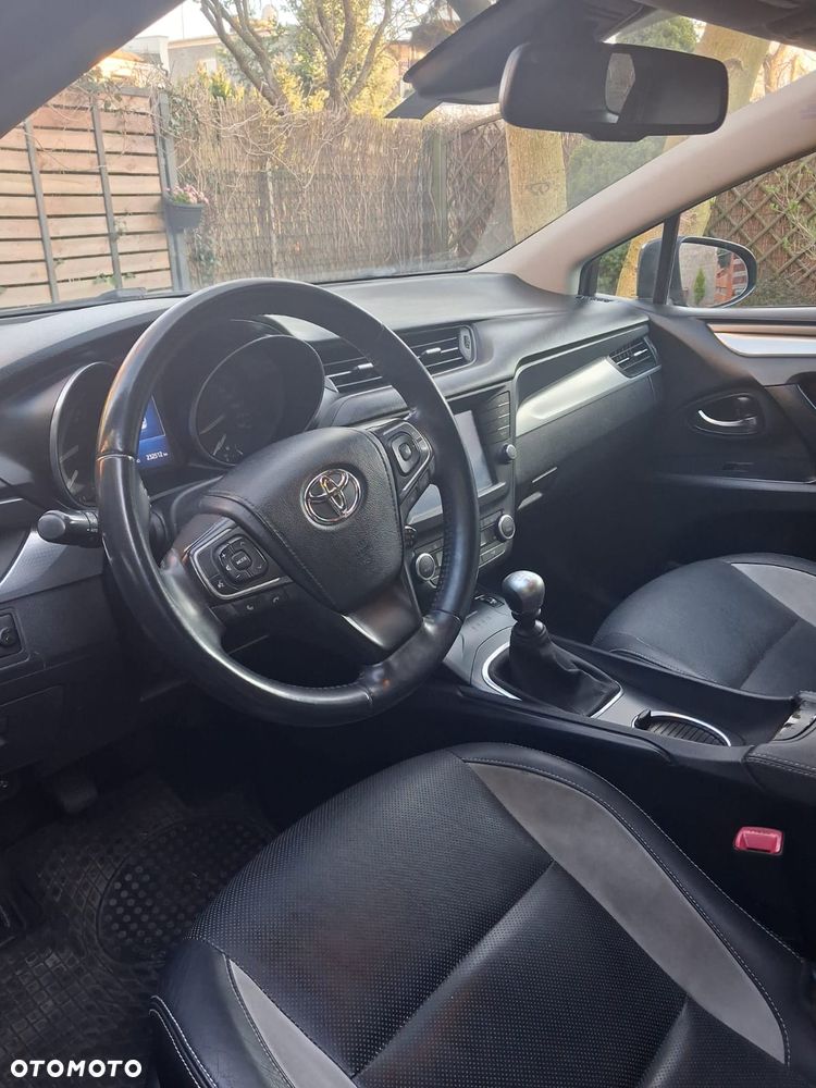 Toyota Avensis 2.0 D-4D Prestige - 27