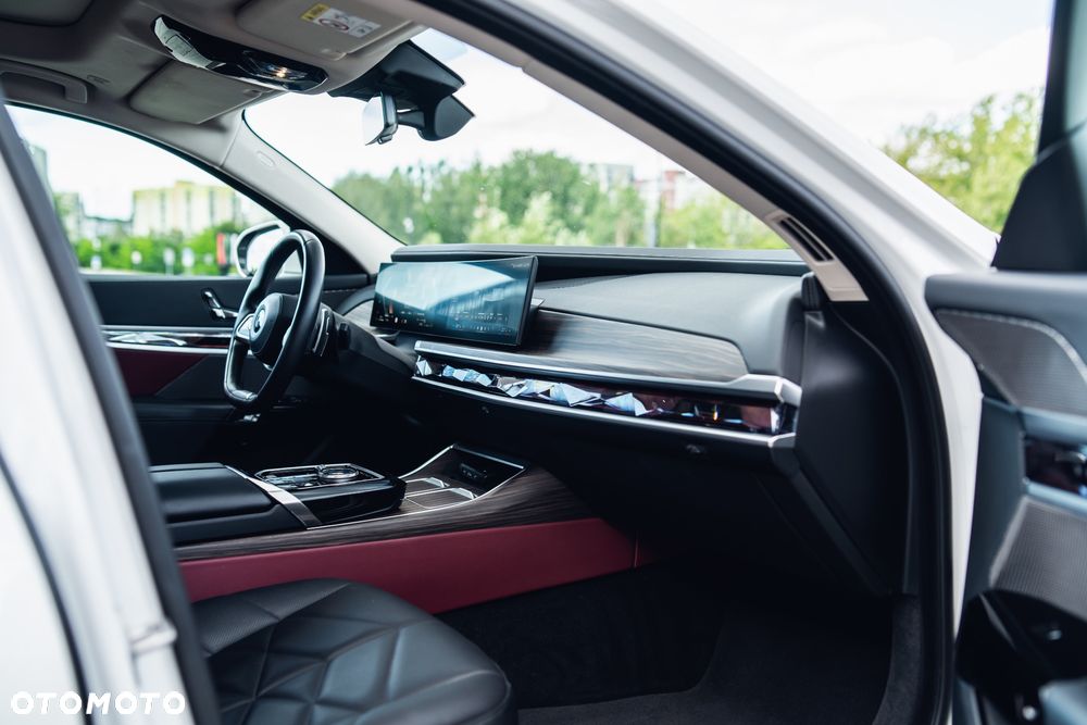 BMW Seria 7 730d xDrive mHEV - 20