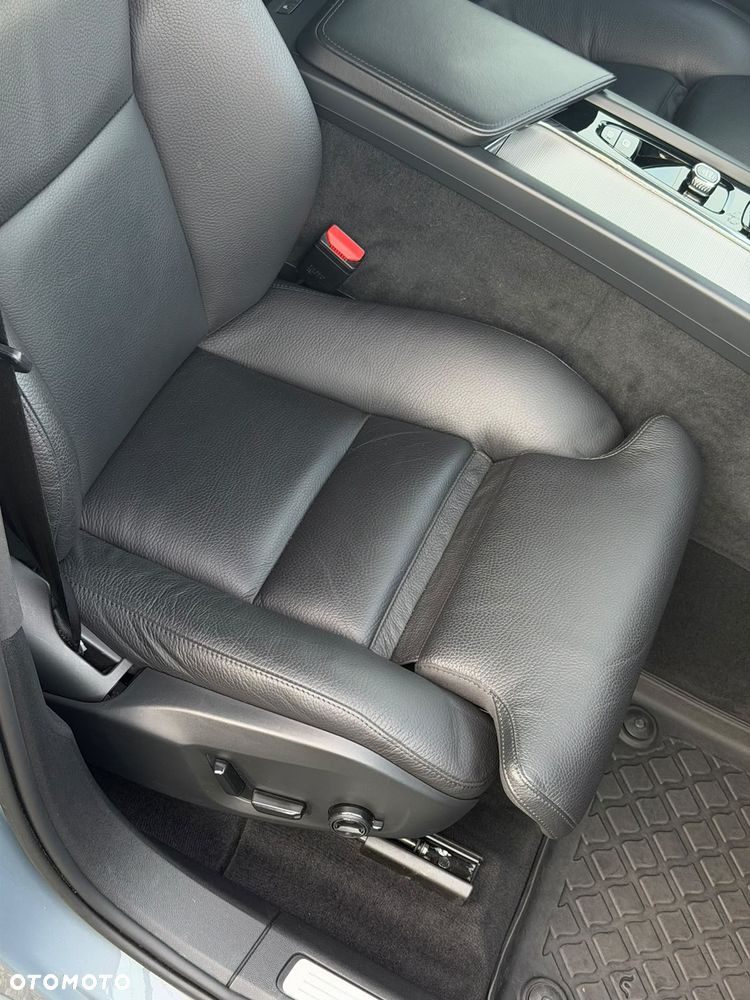 Volvo XC 60 B4 D AWD Plus Bright - 19